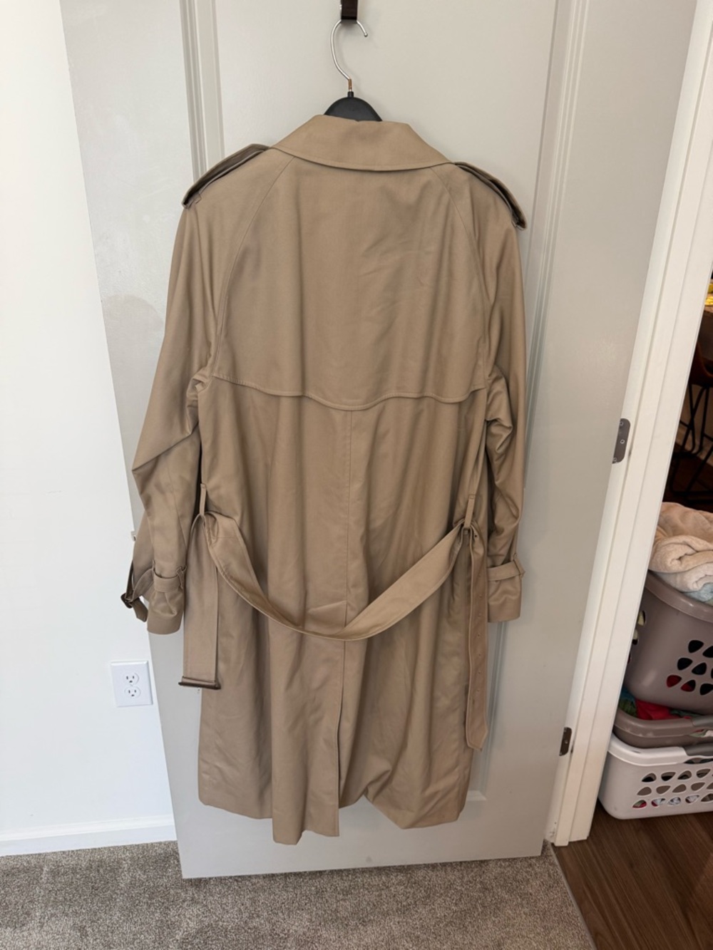 Authenic Vintage Burberry Tan Double-Breasted Trench Coat - Picture 6 of 16